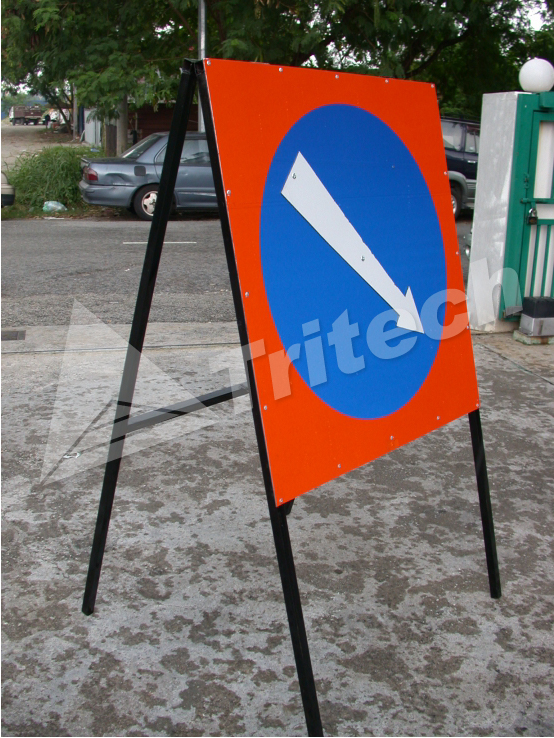 Keep Right Arrow Temporary Sign